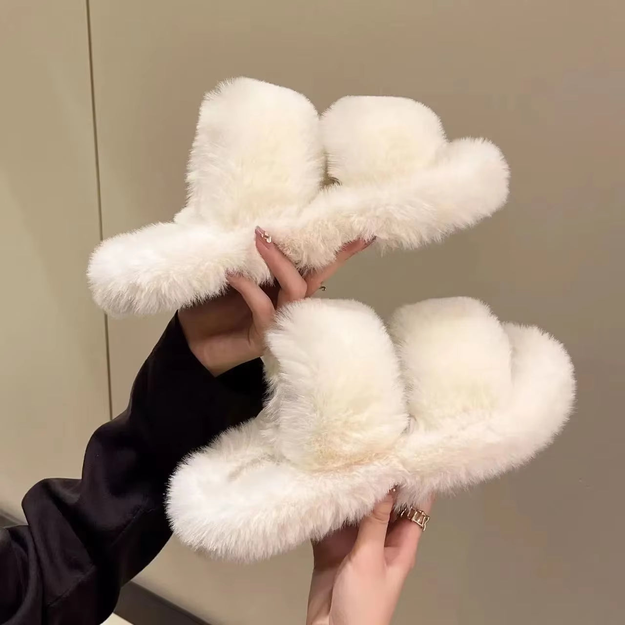 Women'S Fashion Fur Slippers Thick Bottom Soft Bottom Outdoor Wear Cross Band Cotton Slippers Autumn Winter High Heel Increase H